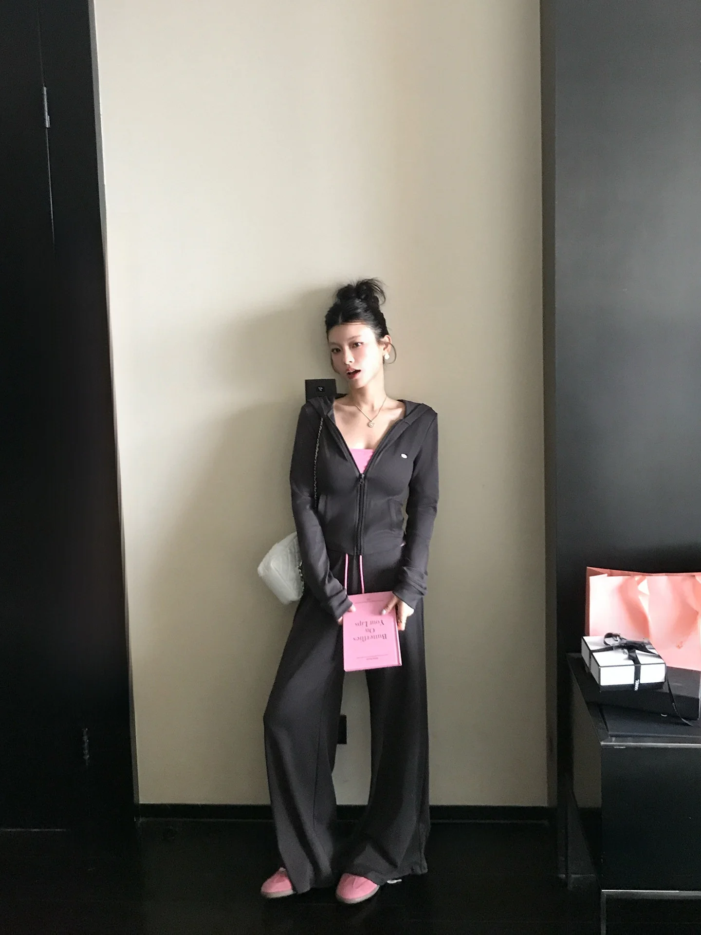 

LIONE Fashionable Lycra Comfortable Grey Pink Slim Fit Hoodie Wide Leg Sport Pants Set Casual Style Spring Collection