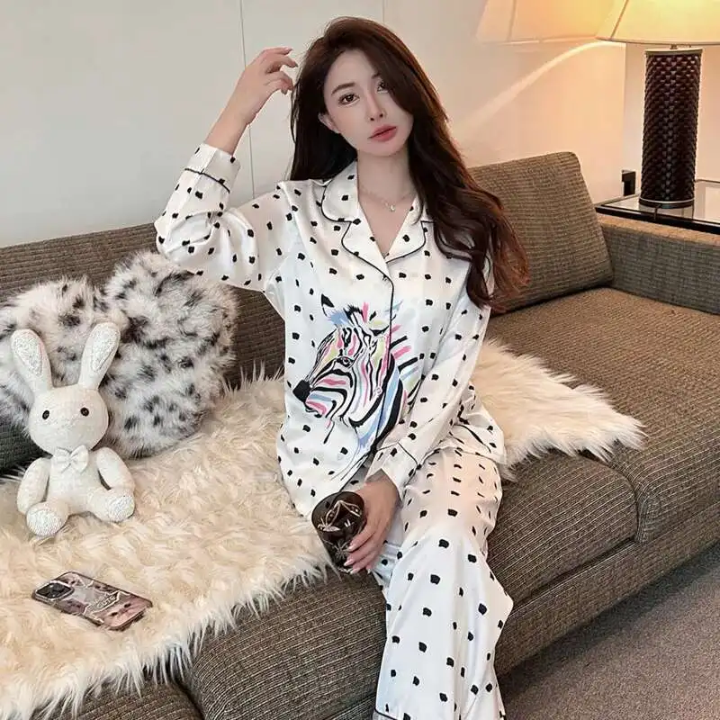 

2024 Classic Luxury Autumn Two Piece Women Pajamas Ice Silk Soft Skin Friendly Painted Zebra Nightgown Black Wave Point Home Set