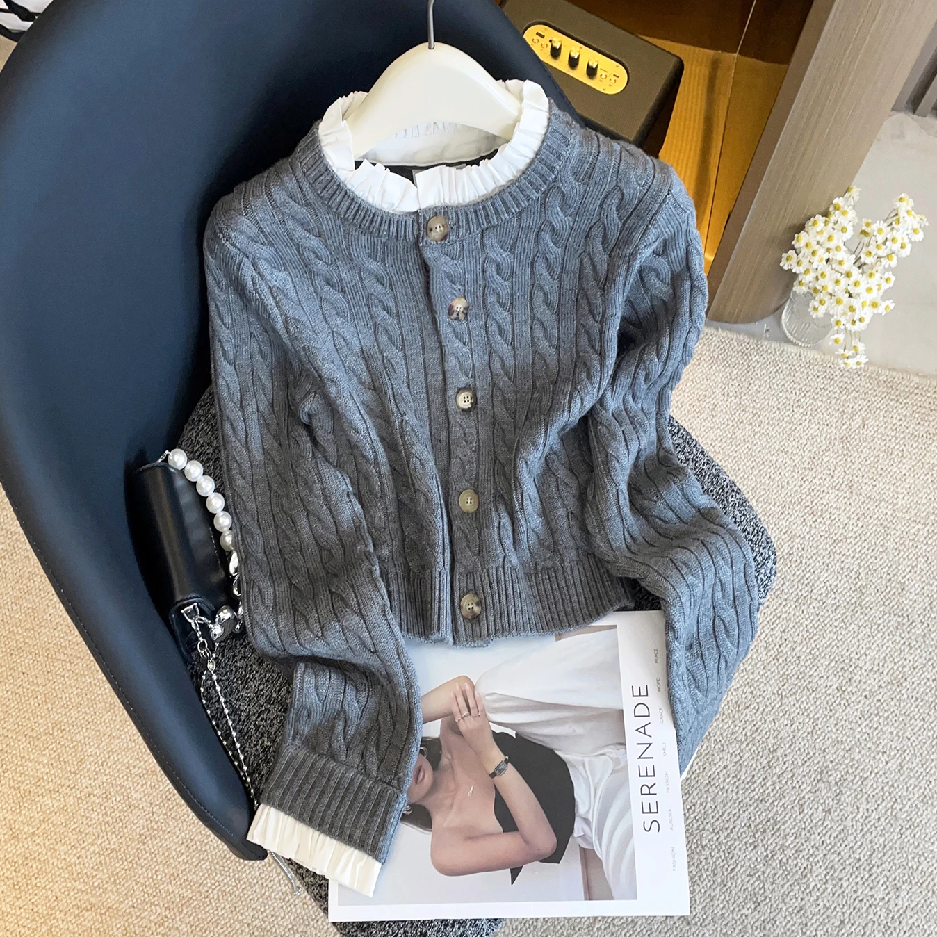 

High-End Women's Knitted Cardigan Spring 2026 Spiral Pattern Button round Ne Wood ain Long Sve ort Length