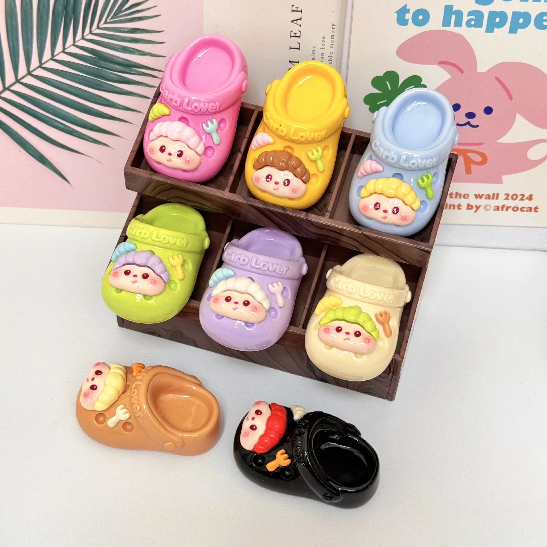

Cartoon cute hole-shaped slippers, DIY decorative pendants, keychains, plush toys, small resin tabletop ornaments