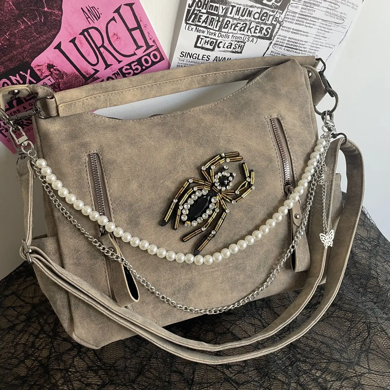 

Готическая панк-сумка через плечо с украшениями в виде паука и жемчужной цепочкой, осенне-зимняя ретро-сумка для женщин, вместительная сумка-тоут в стиле Y2K для ежедневных поездок