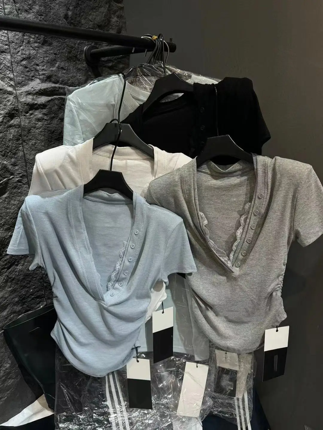 Sleeve T-shirt Top for Women Spring and Summer New Waist-hugging Short V-neck Lace Spliced button Shoulder Pad Short