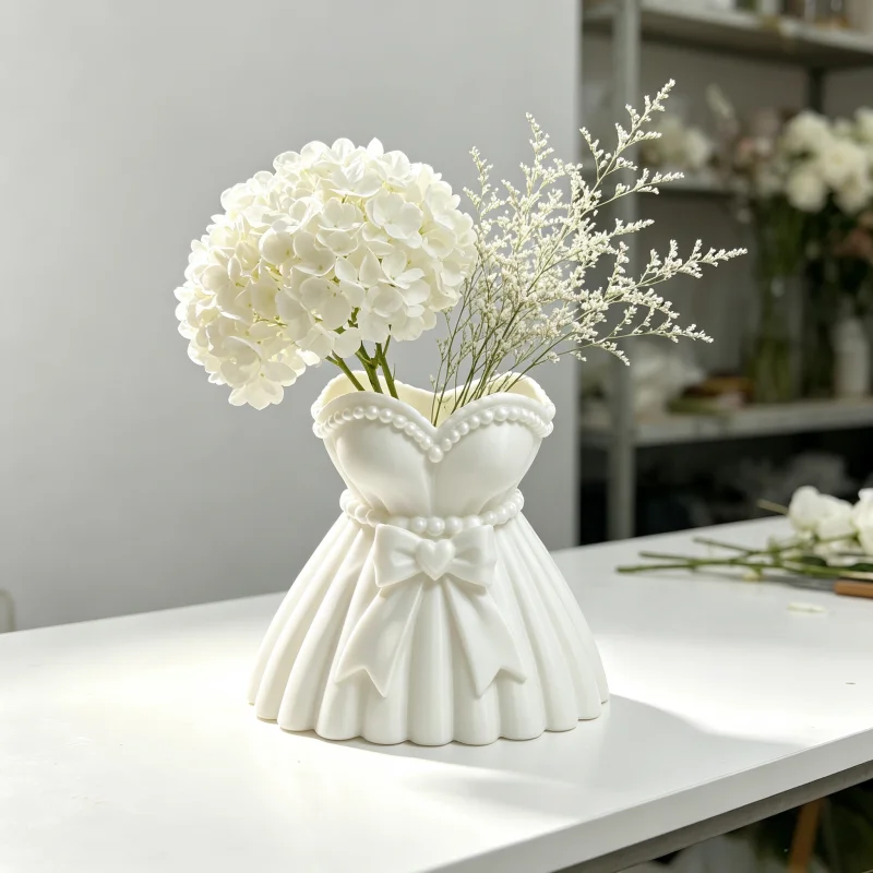 Romantic Wedding-Style Decorative Vase, White Heart-Shaped Bow Pearl Skirt Flower Bucket, Dual-Purpose Vanity Makeup Brush Storage Holder, Fashionable Tabletop Centerpiece