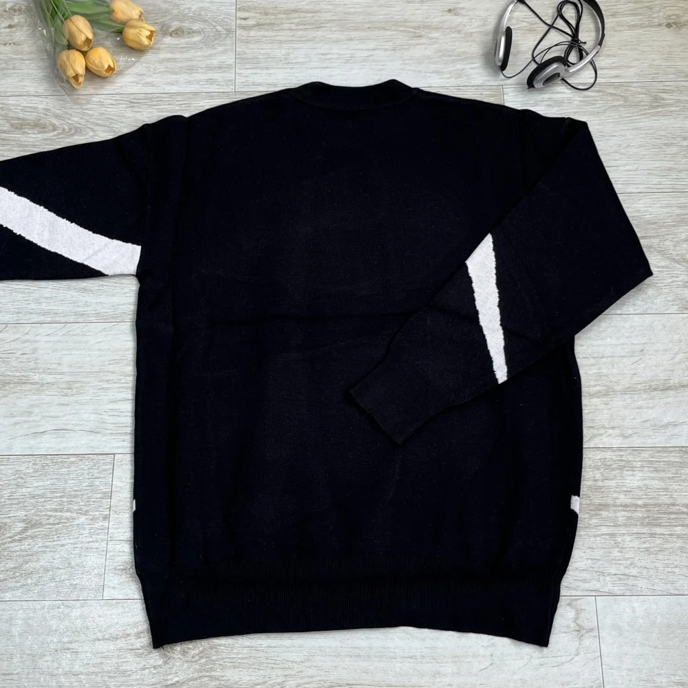 ผู้หญิงฮิปฮอปถักสีขาวเสื้อกันหนาวศิลปะนามธรรมเสื้อกันหนาวผู้ชาย Y2k ฮาราจูกุแฟชั่นเสื้อหลวมสบายๆสตรีทแวร์เสื้อสวมหัวอีโม