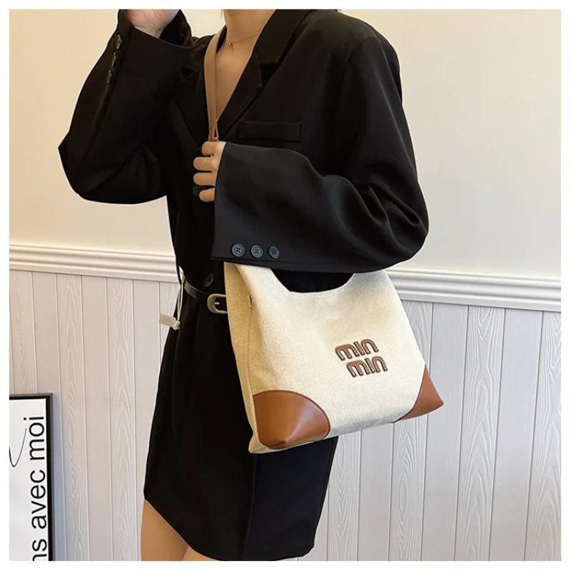 

High-End Ladies Messenger Bag Crafted From Star-Printed Leather Featuring Casual Paris Daily Look​