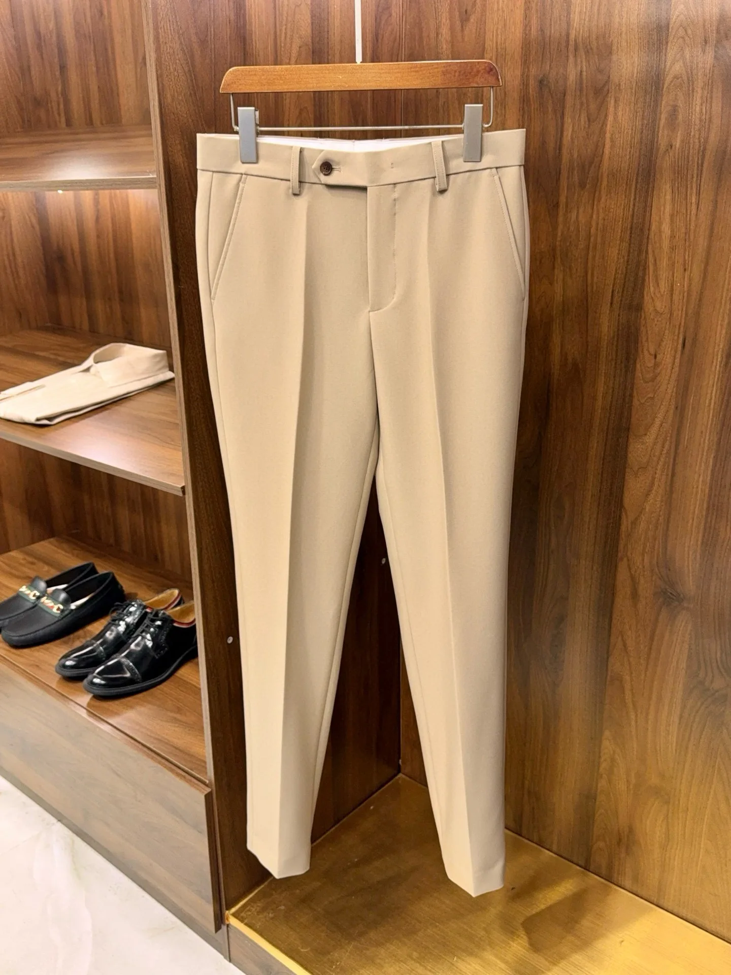 กางเกงขายาวทรงตรงสไตล์ลำลองสำหรับธุรกิจ ผสมผ้าขนสัตว์บรี 50%