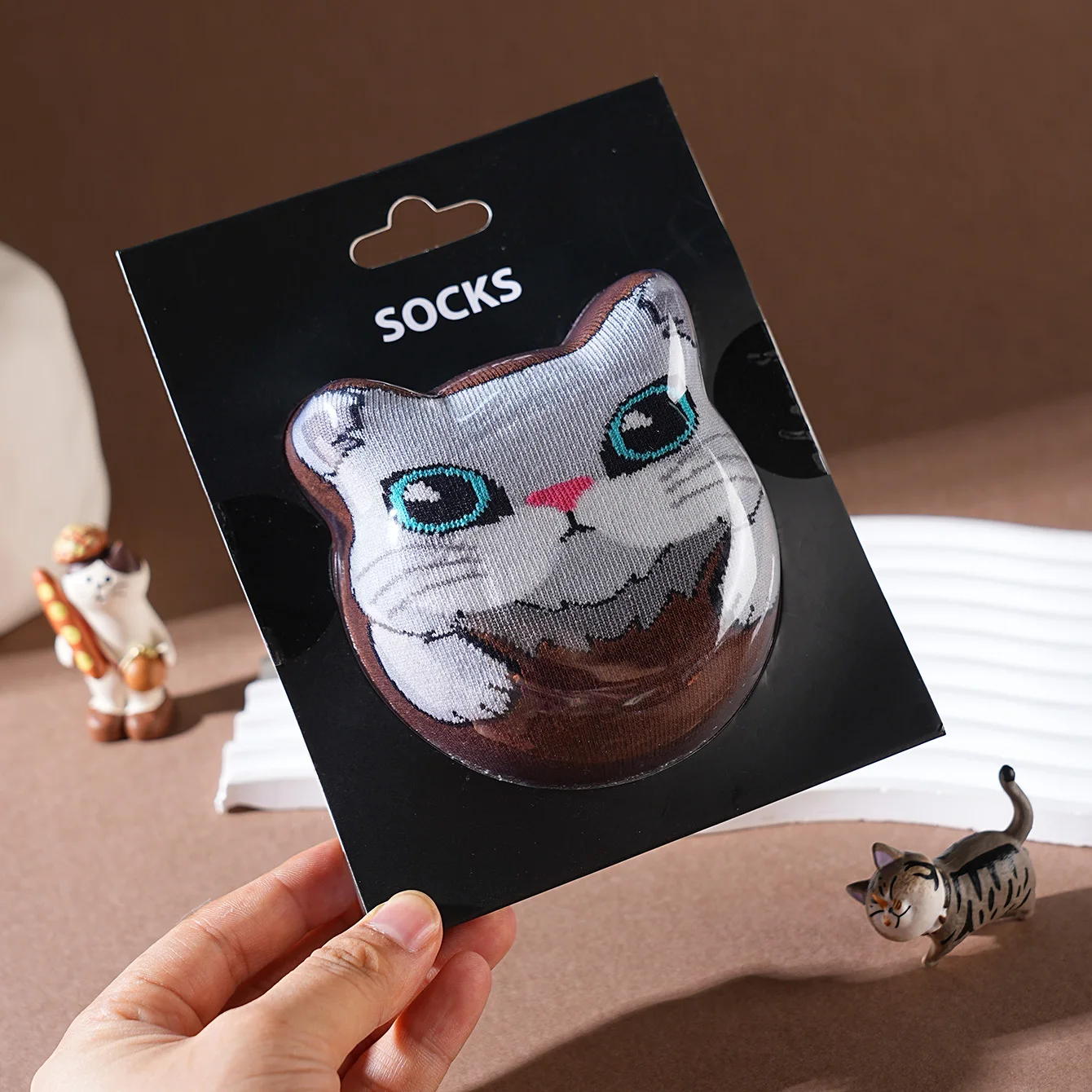 1 pair of unisex mid-calf socks with a novel and interesting animal cat design, gift box socks, creative socks, fashionable and trendy style, comfortable and breathable, suitable for parties, casual wear, Valentine's Day, Halloween, birthdays, Christmas, New Year, Thanksgiving, autumn and winter, all-season style, creative gift box