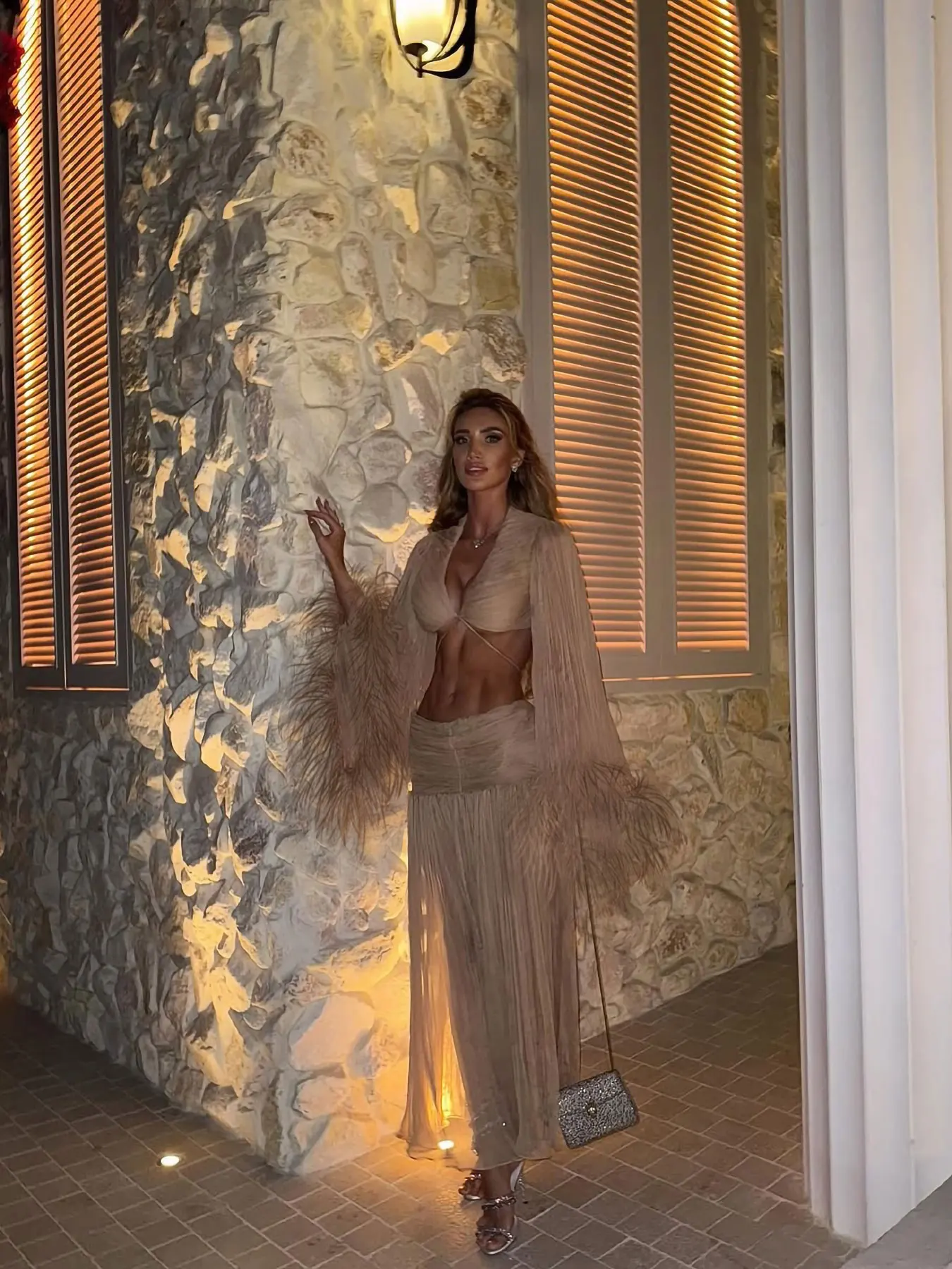 طقم فساتين بأكمام طويلة موضة 2025 طقم تنورة نسائية بشراشيب ملابس عالية الشارع للسيدات فساتين الحفلات المسائية مجموعة ملابس نسائية