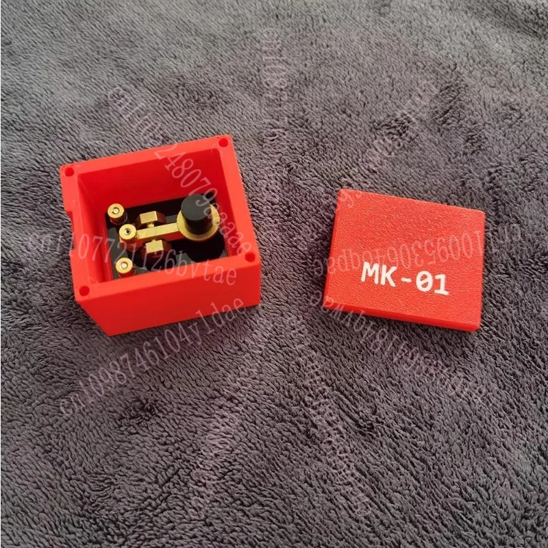 

M-K-01 Мини-ключ Морзе — компактный ключ для практики CW с базой и чехлом для любительского радио, коллекционеров (красный)