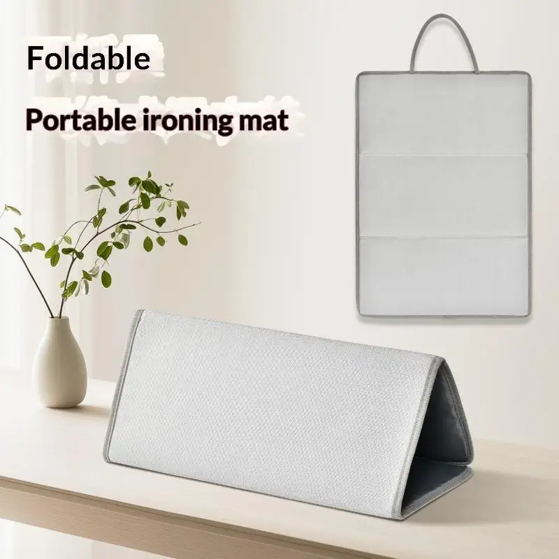 Tabla de planchar portátil plegable de tres pliegues, tapete de planchar que ahorra espacio, fácil de guardar, para el hogar, viajes y dormitorios.