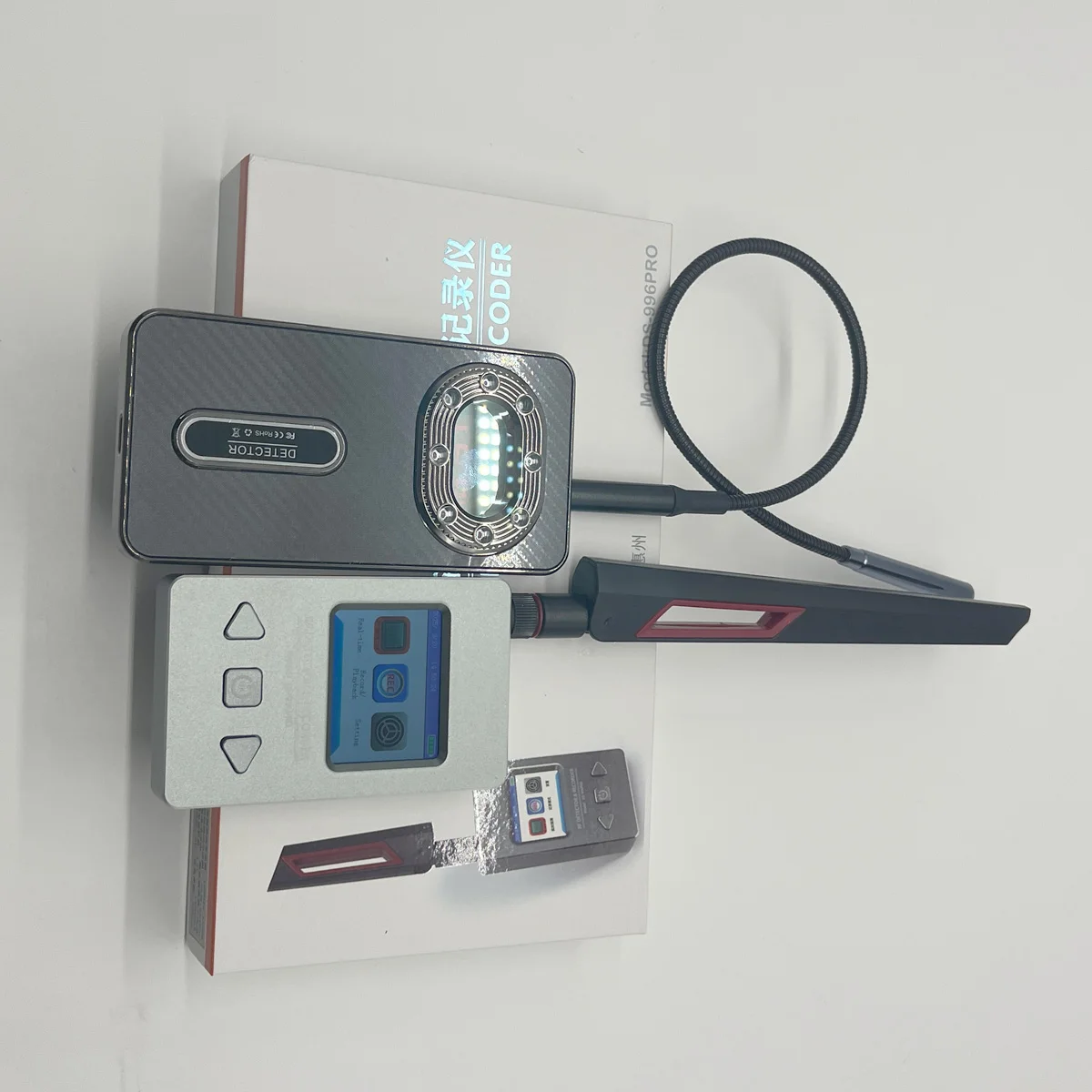 

DS - 996PRO Защита конфиденциальности, обнаружение GPS-трекеров и подслушивающих устройств в режиме реального времени Беспроводной детектор камеры