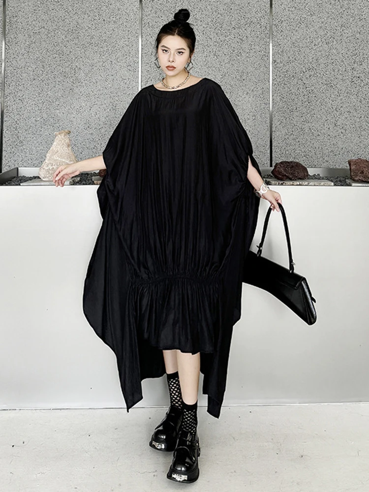 [EAM] Women Black Pleated Irregular Big Size Long Dress New Round Neck Half Sleeve Fashion Tide Spring Summer 2024 1DH6284