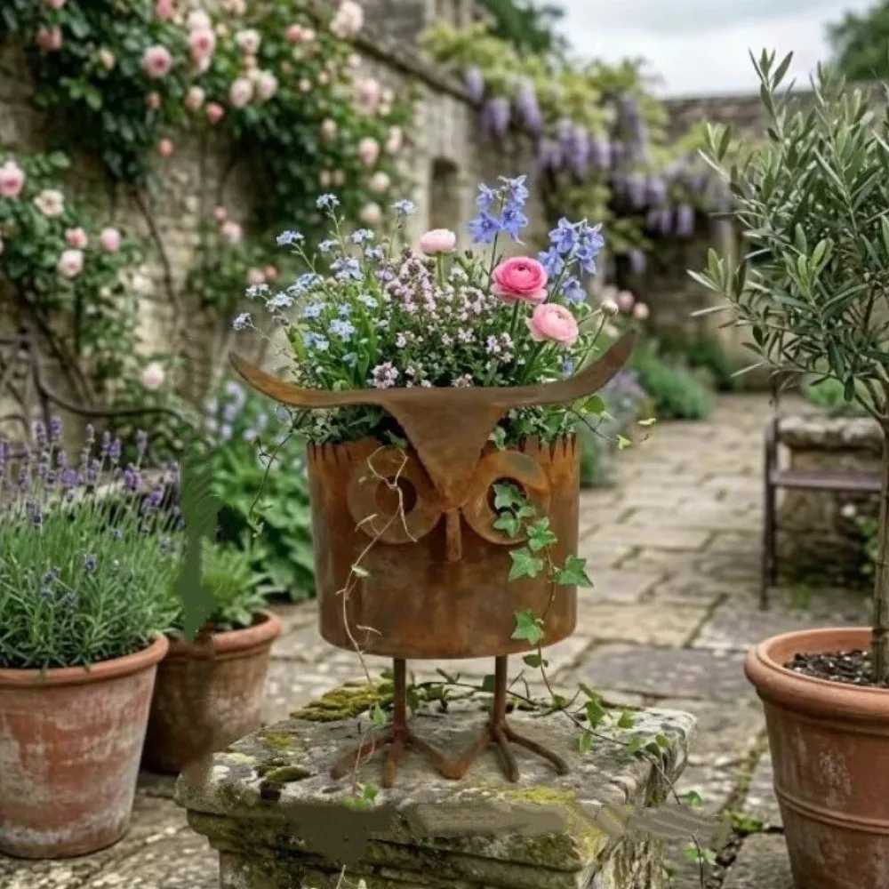 Decorative Metal Owl Flower Pot with Legs Drainage Hole Owl Ornament Retro Weathered Finish Garden Owl Statue Window Shelf