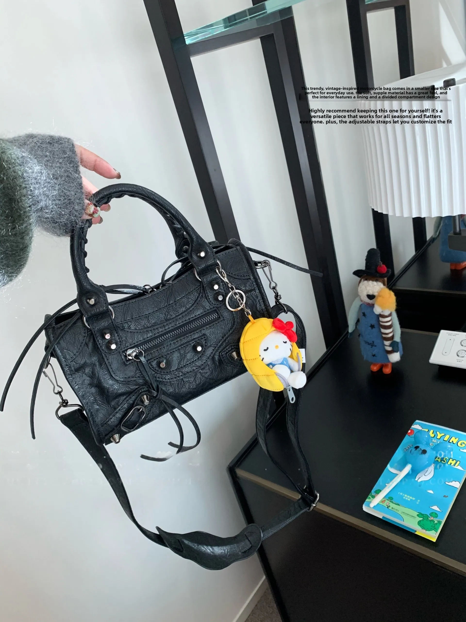 

Retro Soft Leather Spicy Girl Motorcycle Bag Women's Handbag Sweet Cool Sle Metal Chain Closure Ladies' Tote Bag