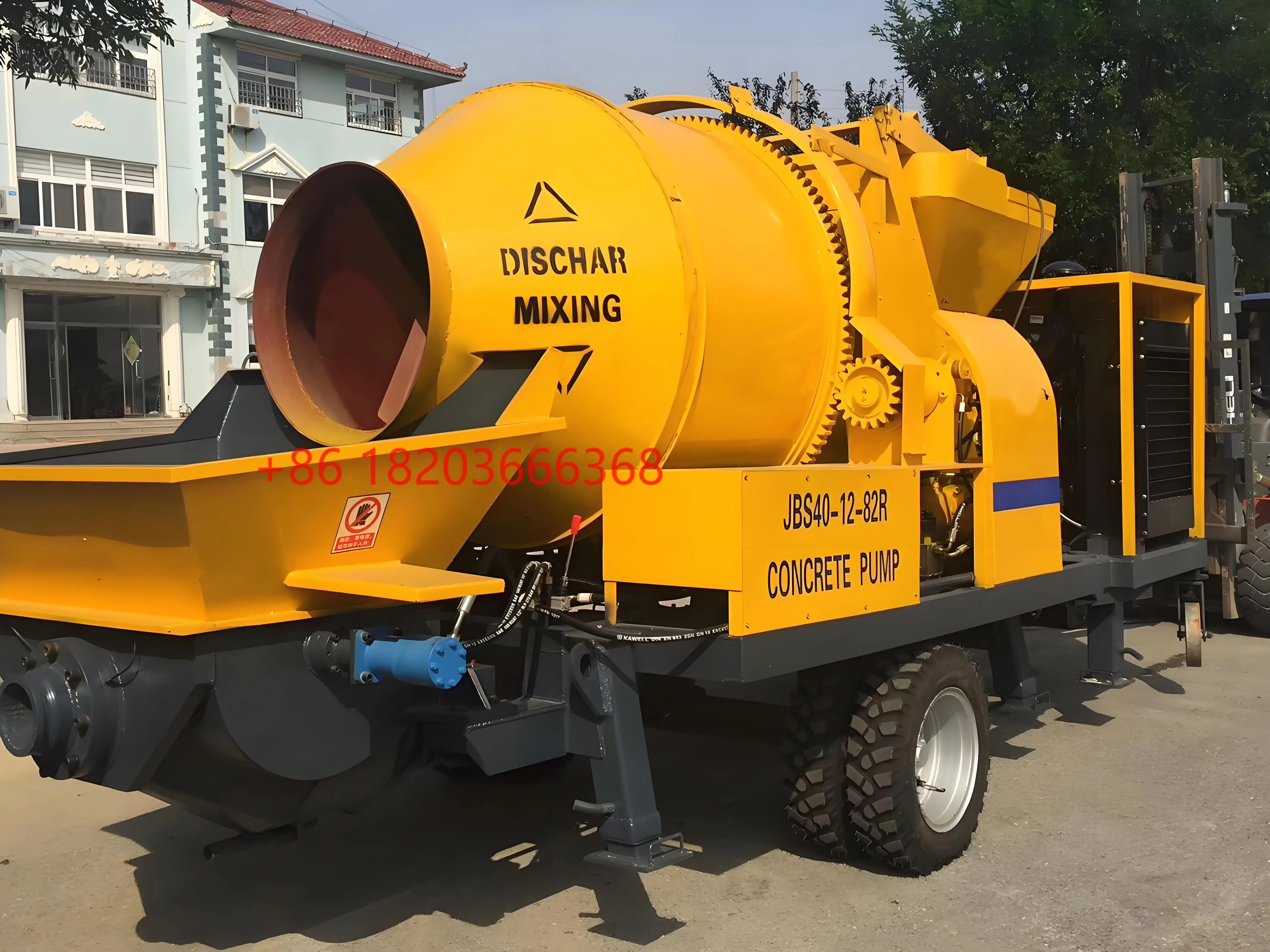 Customized Self Loading Concrete Mixer Mobile Concrete Pump With Mixer Diesel Concrete Pump For Road Repair Use