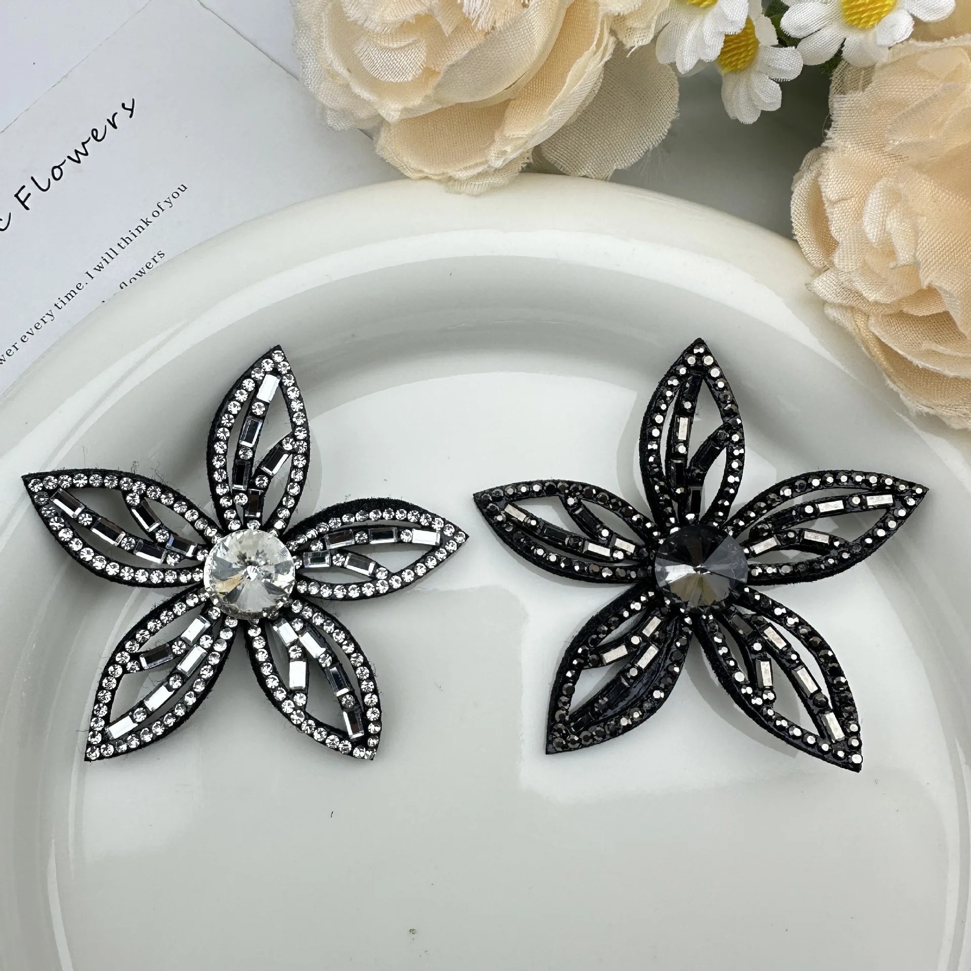 حجر الراين الجوف زهرة بروش للنساء الراقية الفاخرة الاكسسوارات دبوس عيد ميلاد حفل زفاف مأدبة شارة الصدر زهرة