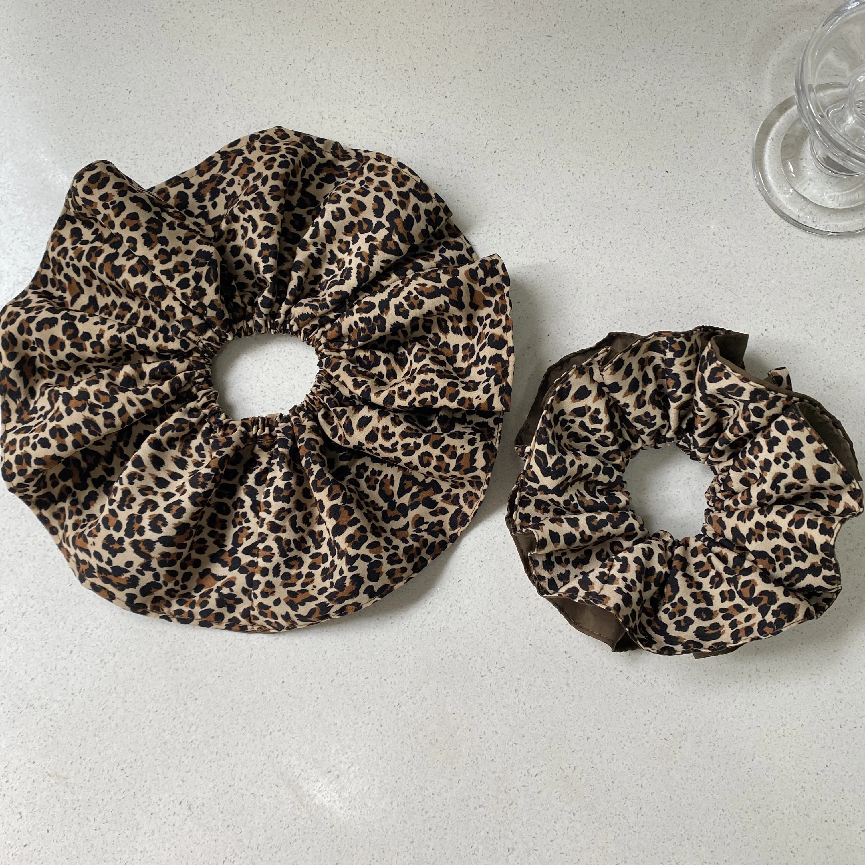 1 قطعة مجموعة توك شعر بطبعة الفهد ، أحجام كبيرة وصغيرة ، ربطات شعر أنيقة للنساء ، إكسسوارات شعر عصرية بطبعة حيوانات