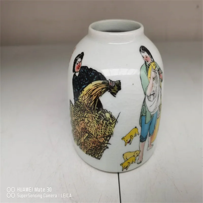 

Old Porcelain vase from the Cultural Revolution period,Agricultural production scene painting and Poems by Chairman Mao