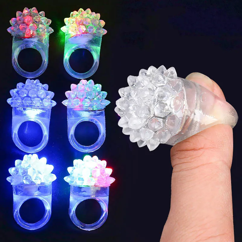 Anillo de fresa brillante para niños, luces LED creativas de goma suave para dedos, anillo luminoso para fiesta de cumpleaños, accesorios de ambiente, anillo de juguete, 5 uds.