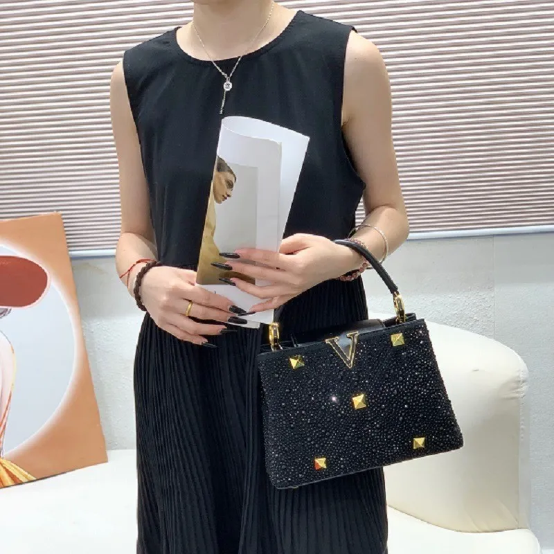 

‌2025 New Rhinestone Shoulder Bag - Sparkling Crossbody Purse with Studs & Chain Strap, Multi-Way Carry Evening & Daily Use