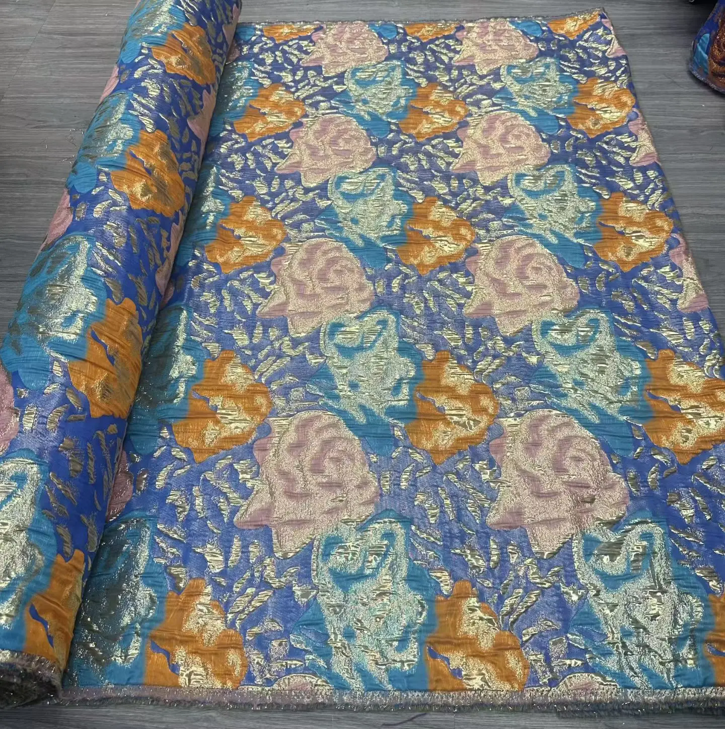 

New arrivals Nigerian Jacquard Damask African Brocade Tulle Lace Fabric 2025 New French Women Gilded Lace for Party Dress Sew