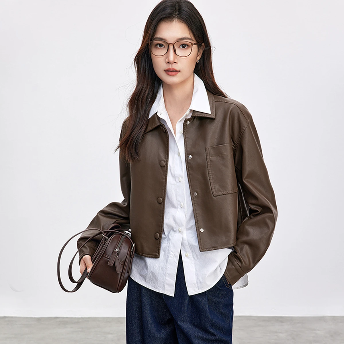 سترة نسائية من جلد البولي يوريثان من SENTUBILA لخريف 2025 بطيات واحدة وياقة مقلوبة ملابس خارجية للسيدات حديثة حضرية W51G73597