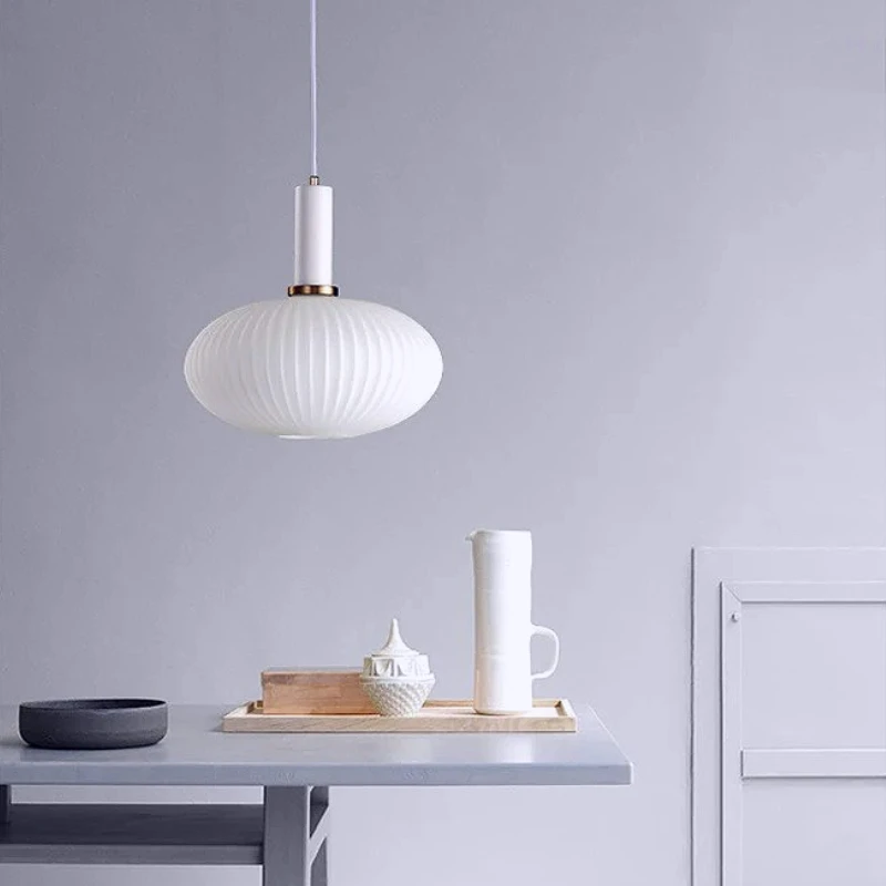 

Скандинавский модный стеклянный подвесной светильник в белую полоску для ресторана, прикроватная тумбочка для кухни, классический дизайн, многоцветная комбинированная люстра