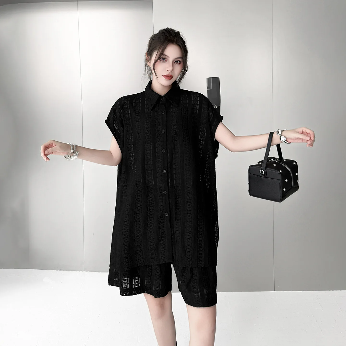 

Dark-style Lace Hollow-out Suit Women Summer Sleeveless Plaid Shirt + High-waist Shorts Loose Two-piece Set XY303