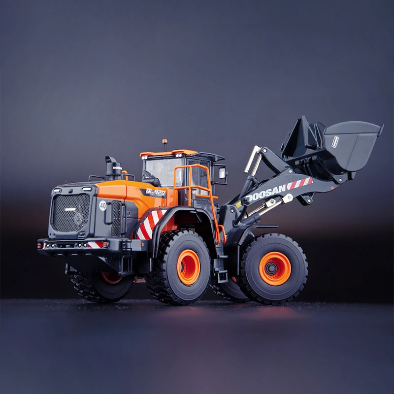 1:50 Scale Doosan DL420 Loader Model 99-10101 Simulation Alloy Model Static Display Collectible Gift Souvenir Decoration Toy