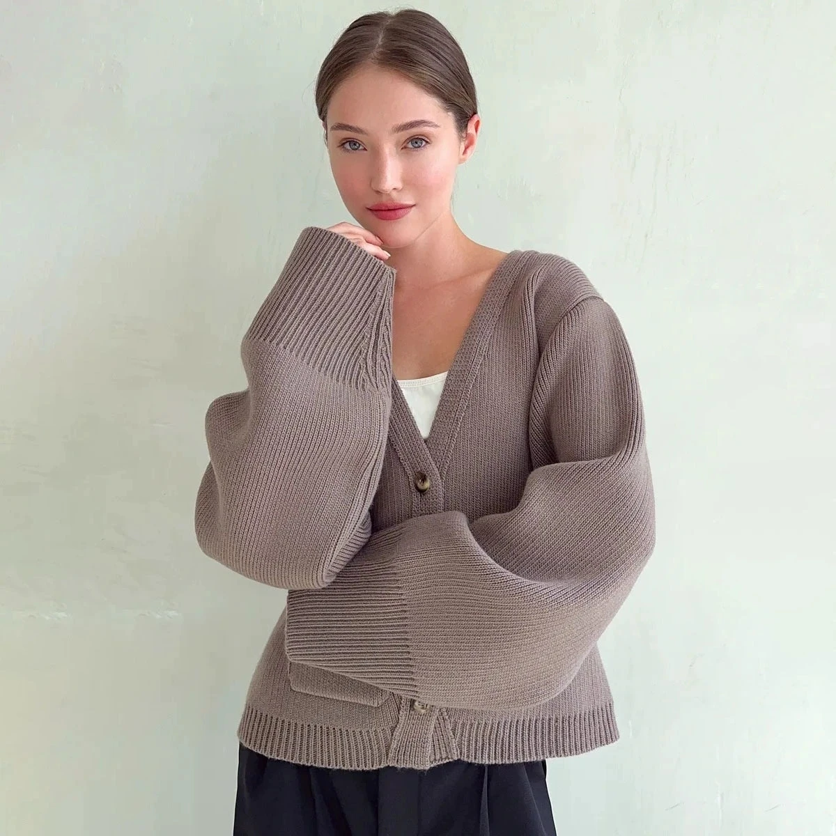 2025 Autumn Winter New Loose Fashionable Long Sleeved V-Neck Pocket Knitted Cardigan Sweater Women