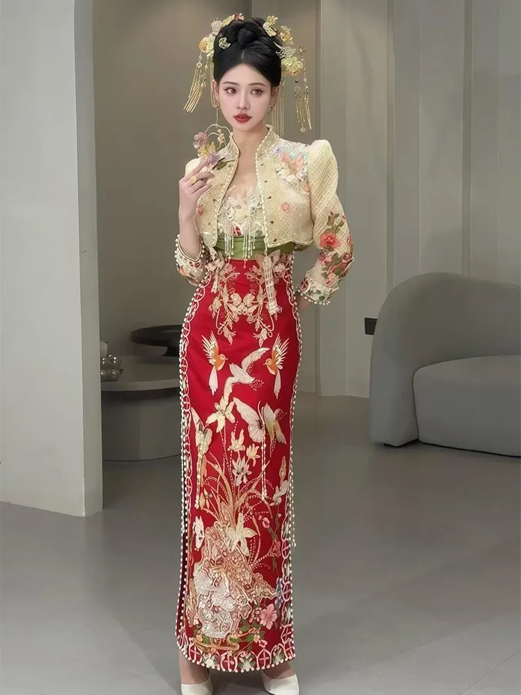 

New Chinese-style wedding toasting dress heavy industry champagne-colored cheongsam