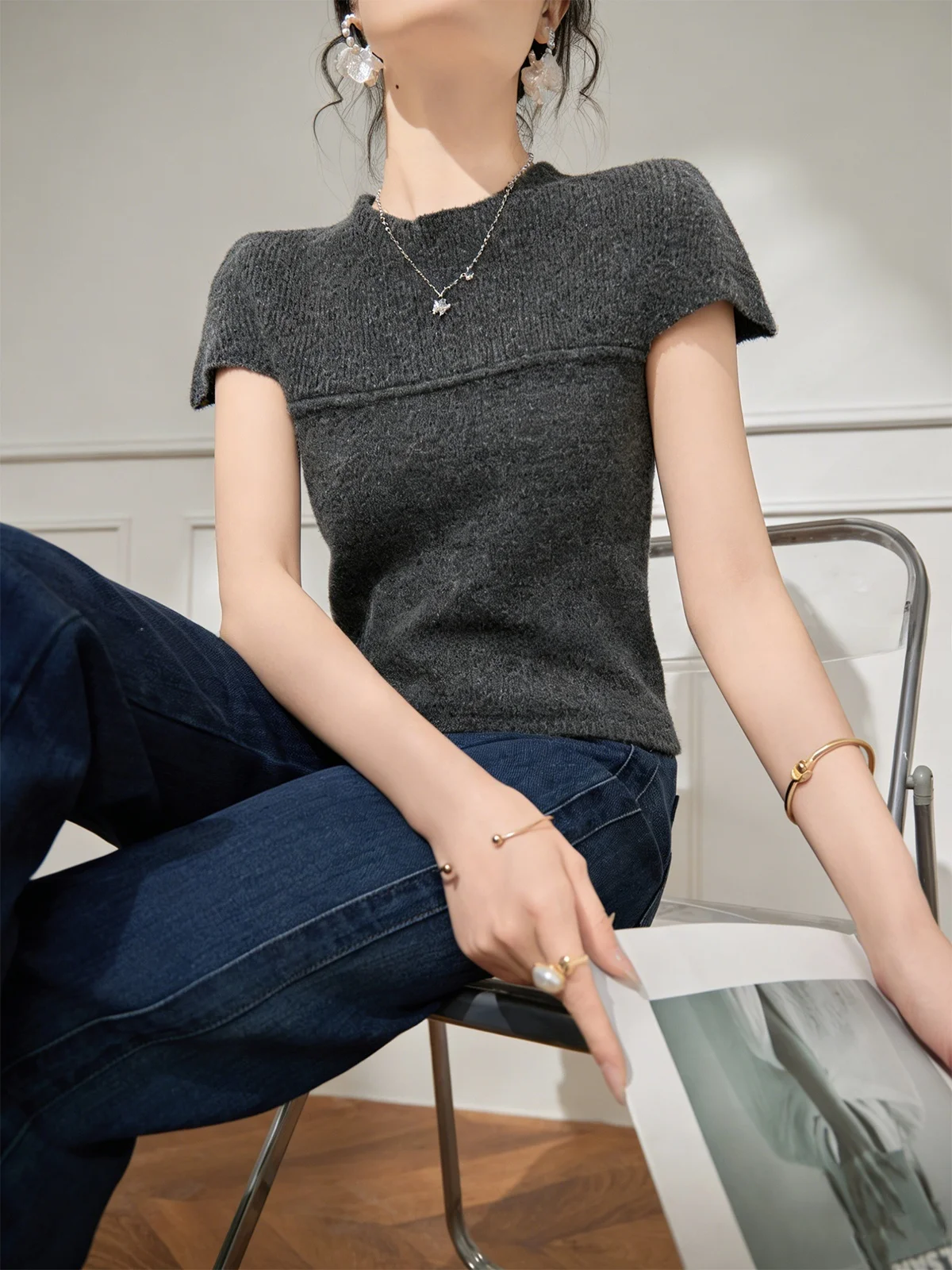 

Slimming Knitted Short Sleeve Top for Women Casual Versatile Summer Design Slim Fit round Neckline Regular Length Ladies Fashion