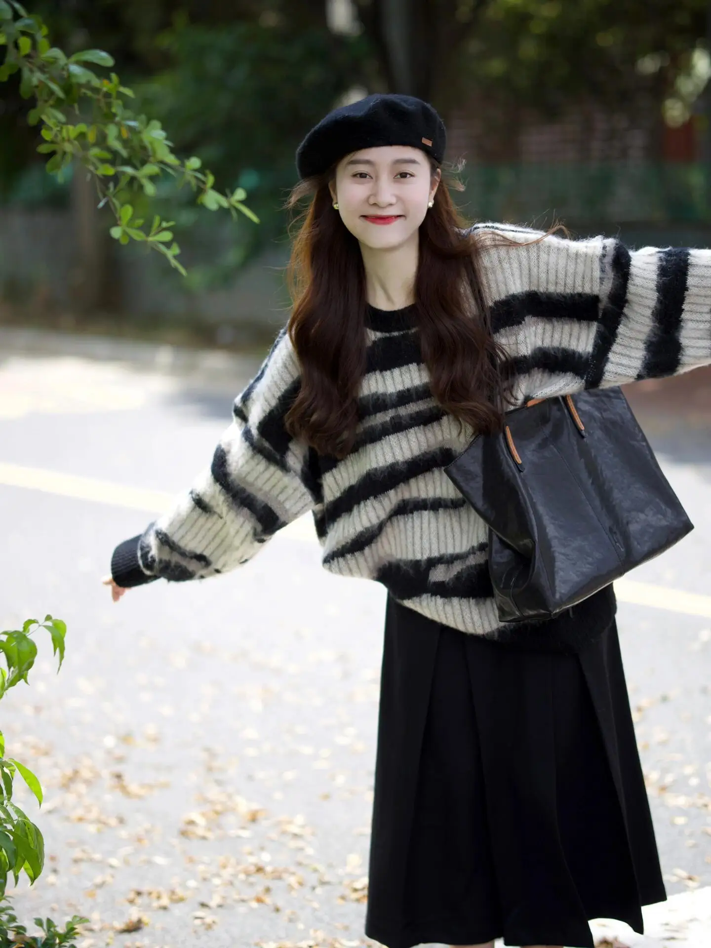 Autumn and Winter Pregnant Women's Black and White Striped Sweater Long Sleeve O-Neck Maternity Knitting Pullovers Knitted Tops