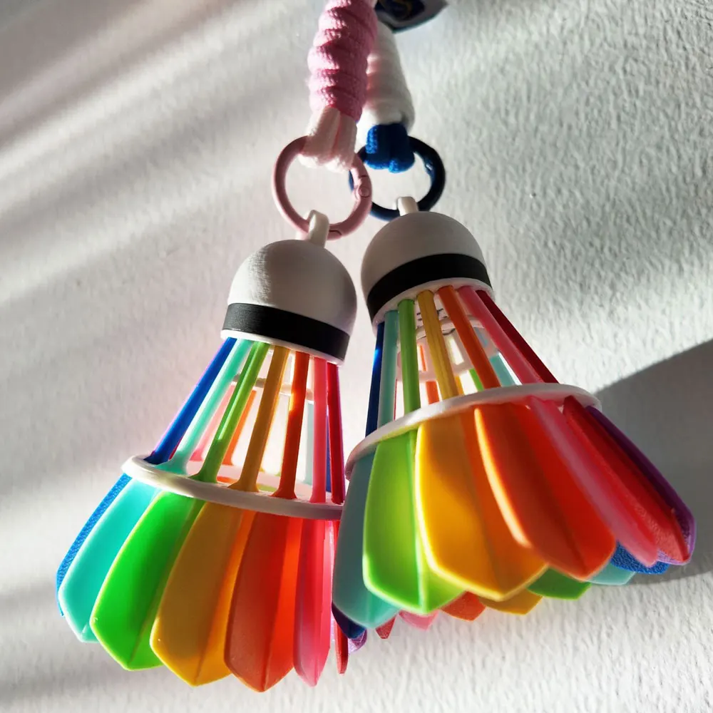 1 porte-clés mini badminton imprimé en 3D, petit cadeau créatif pour amis, porte-clés sportif, un favori des amateurs de badminton, idéal comme cadeau d'anniversaire pour amis et famille, cadeau pour Noël, Nouvel An, anniversaire, fête, porte-clés amusant, article fantaisie, fabrication de haute qualité, léger et attrayant, cadeau familial