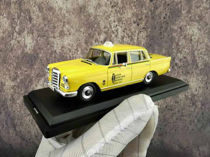 Special Offer 1/43 200D Taxi Model Classic Car Model  Alloy simulation finished product model