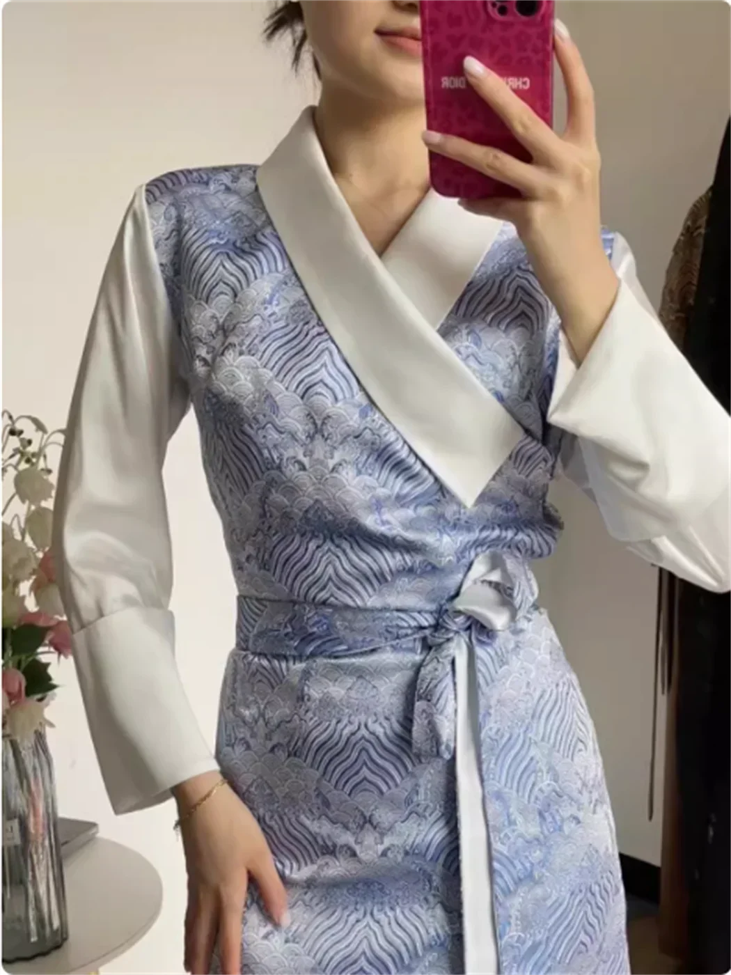 Blauwe pola rok, etnische kenmerken, Lhasa kleding, Tibetaanse kleding