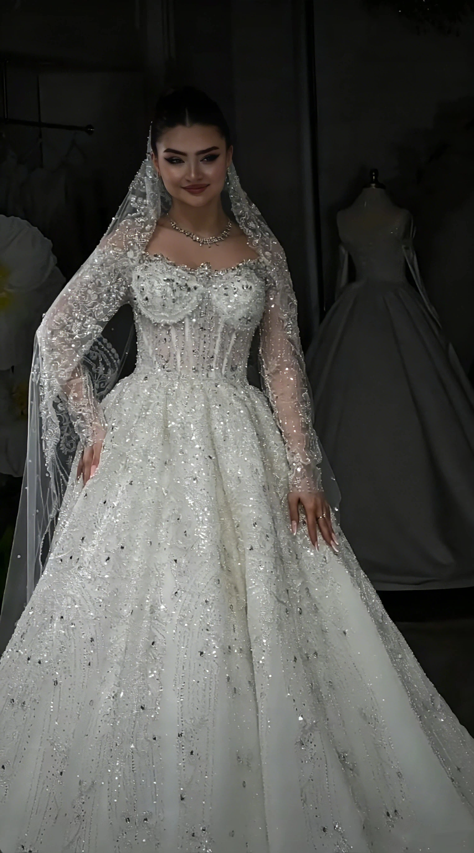 

Shining A-line lace crystal bead women's wedding dress sexy sweetheart long sleeved church vestido de novia Customized