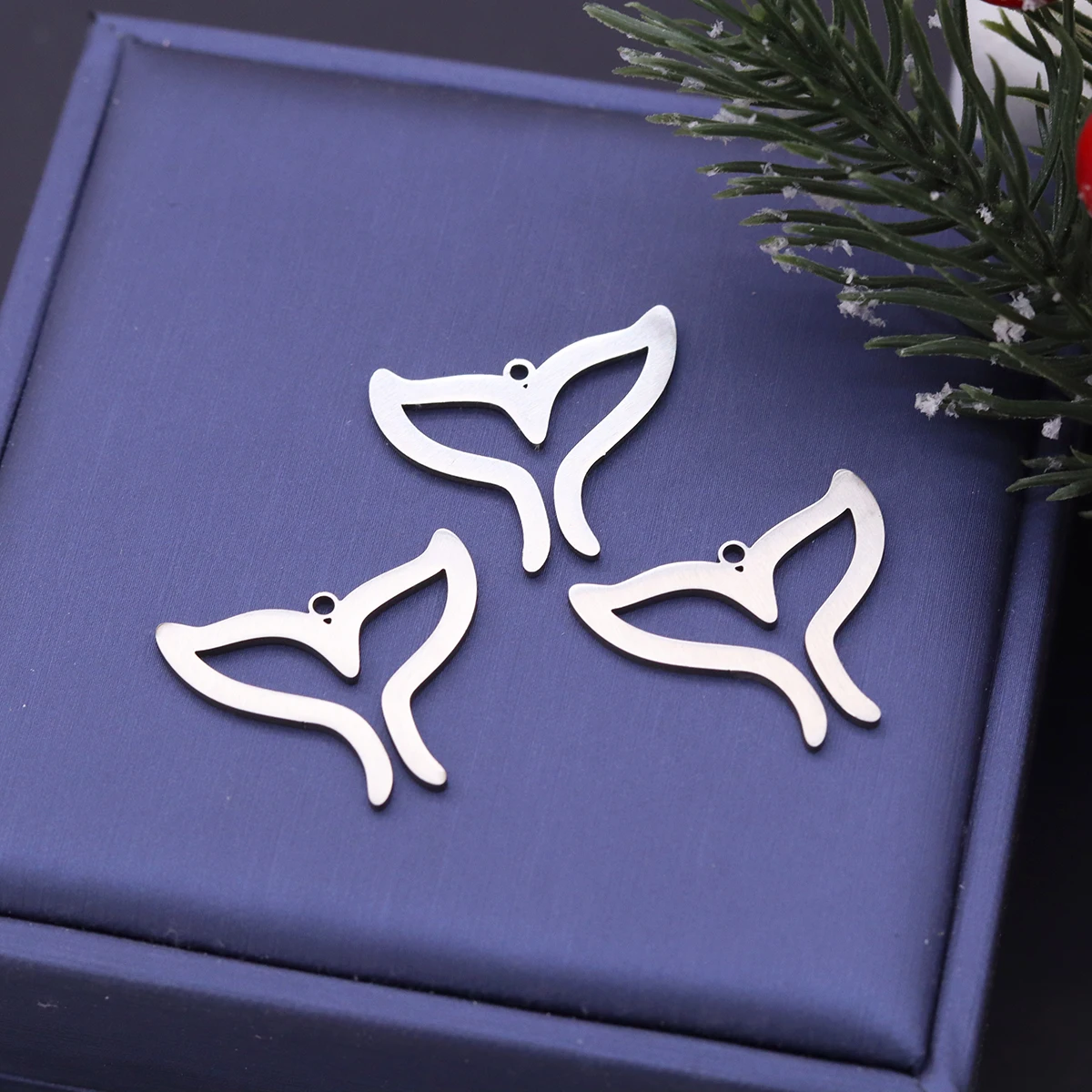 3pcs Stainless Steel Polished Hollow Design Fish Tail Charms Pendant Mermaid Charms For Jewelry Making Necklace DIY Accessories