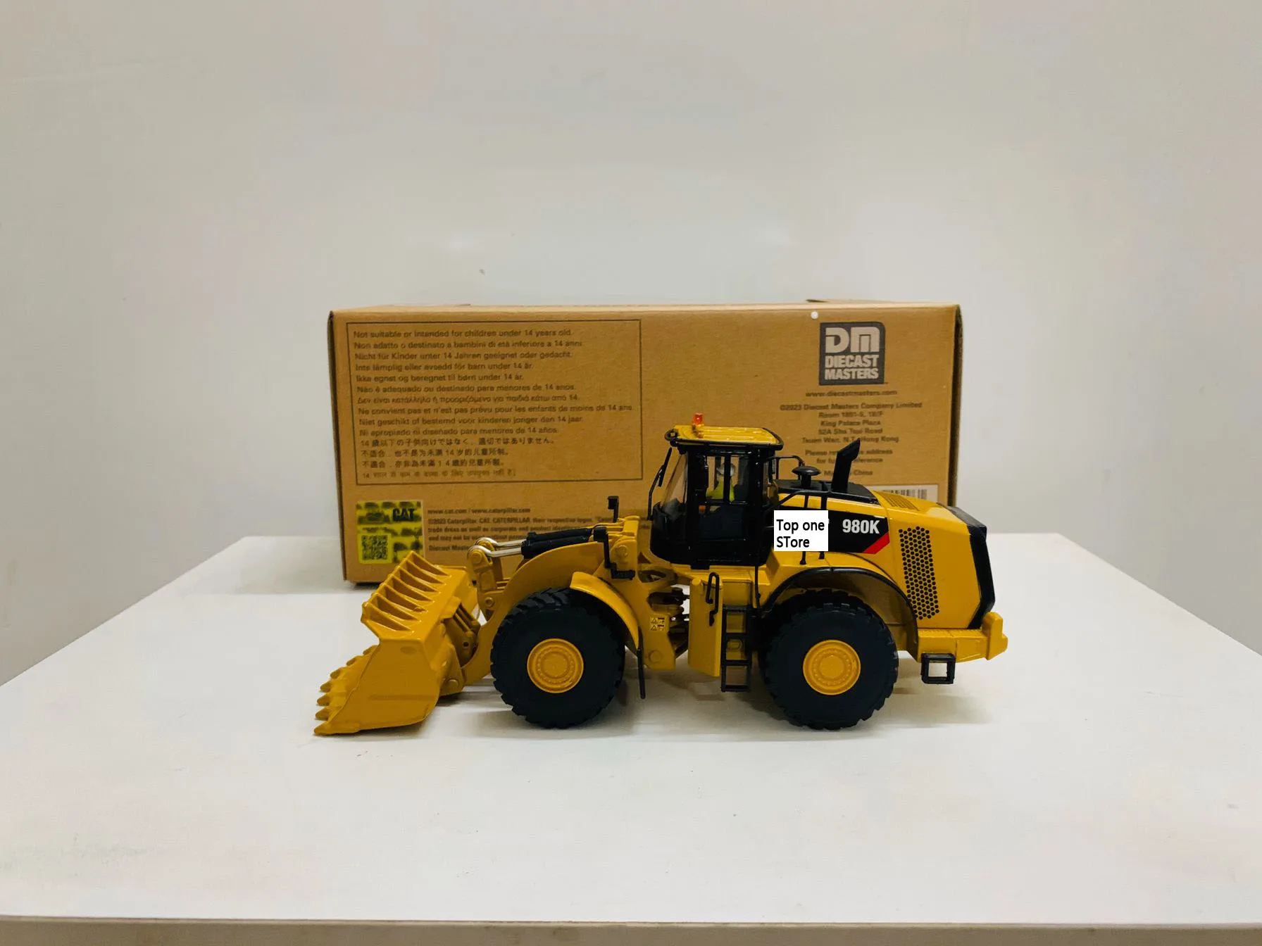 

DM 980K Wheel Loader-Rock Configuration 1/50 Scale By Diecast Masters 85296 Gift New in Box