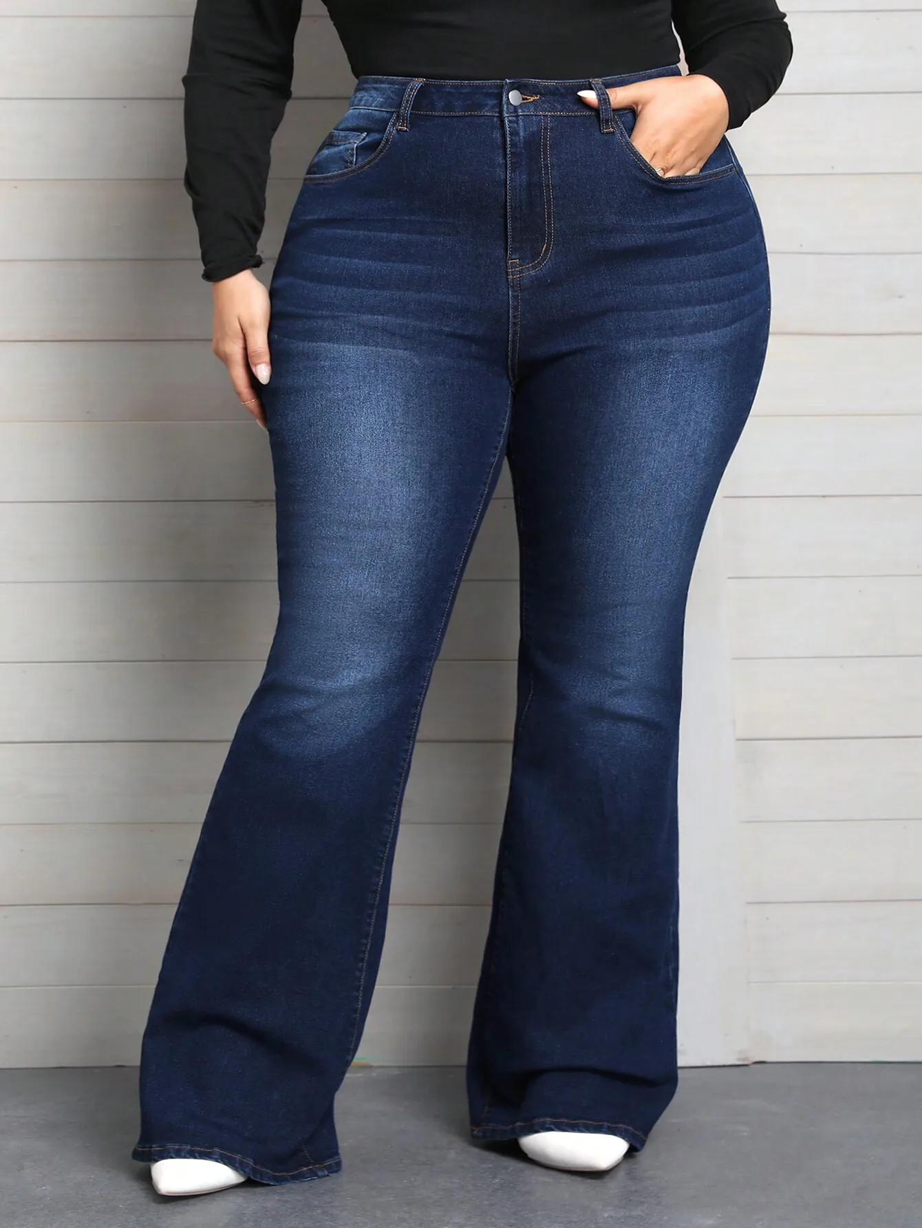 

Джинсы-клеш с высокой талией для женщин больших размеров – эластичные, удобные