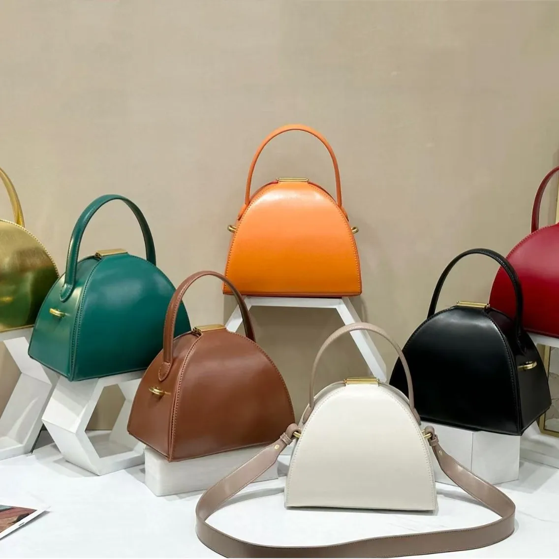 elegante-borsa-fasciatoio-minimalista-parigina-da-donna-borsa-a-tracolla-in-pelle-trendy-borsa-a-mano-e-messenger-designer-stile-retro