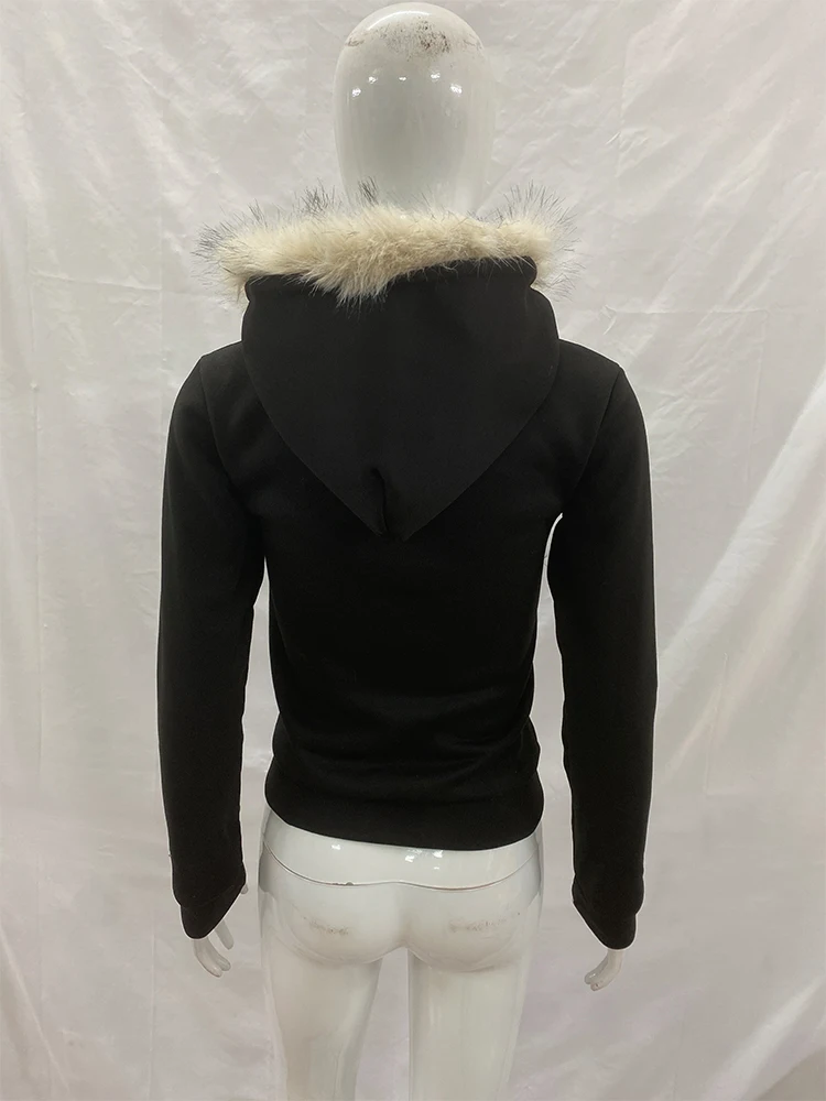 سترة بغطاء للرأس بحروف بيضاء كلاسيكية أمريكية كلاسيكية للنساء شتوية مبطنة بالفرو الصناعي سترة مريحة ملابس خروج 2026 جديدة #6