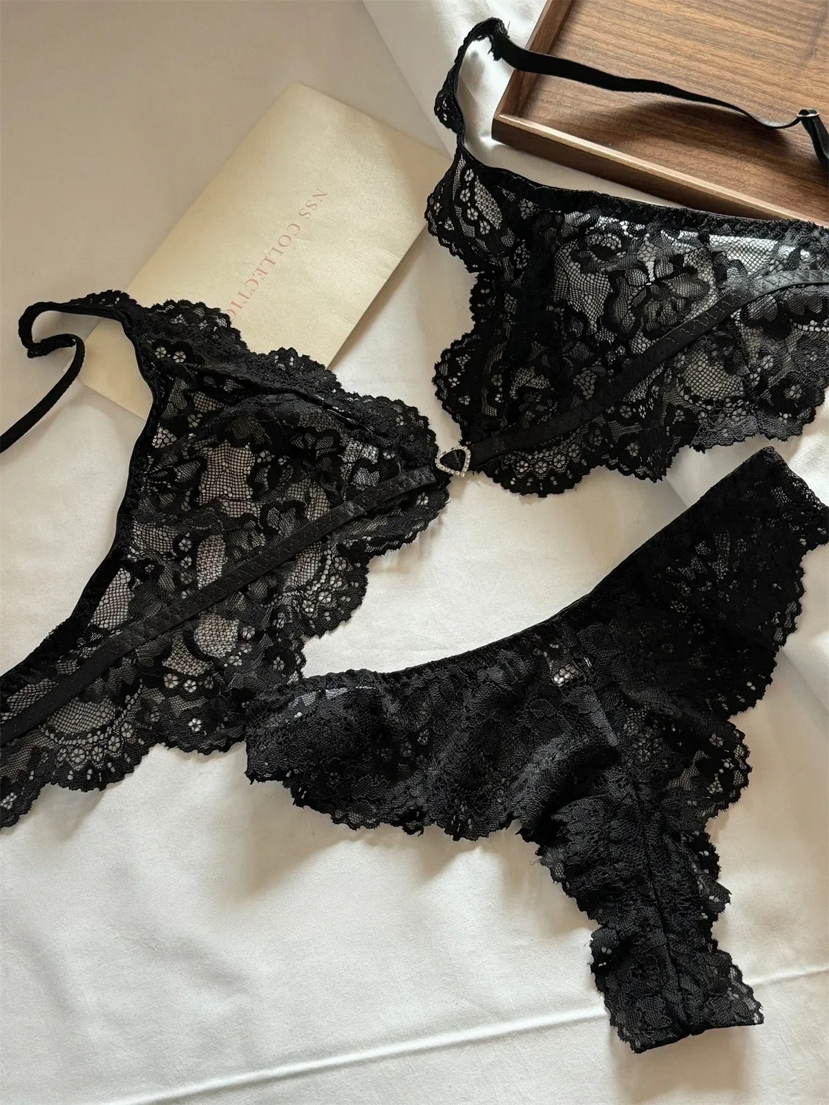 Love cup underwear thin section glossy back lingerie gathered up support large breasts show small bra set