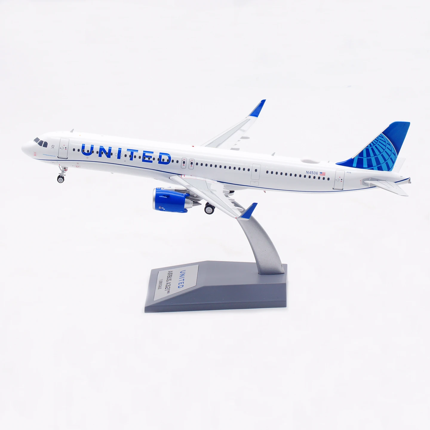 

Коллекционная модель самолета IF321UA0825 INFLIGHT 1:200 UNITED AIRLINES "StarAlliance" Airbus A321neo, литая под давлением, N14506