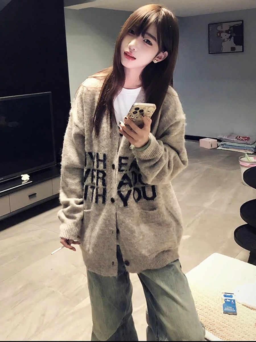 

Мягкий мужской зимний кардиган цвета хаки с вышивкой букв, вязаный, с V-образным вырезом, в американском ретро-стиле, свободного кроя, с длинными рукавами