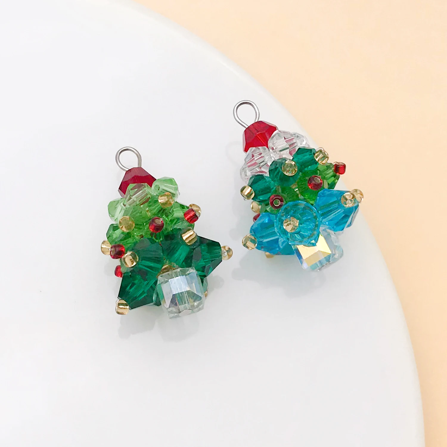 2pcs Winter Christmas Tree Charms Beaded Crystal Glass Handmade Woven for Earrings and Necklace Diy Making Jewelry Gifts ﻿