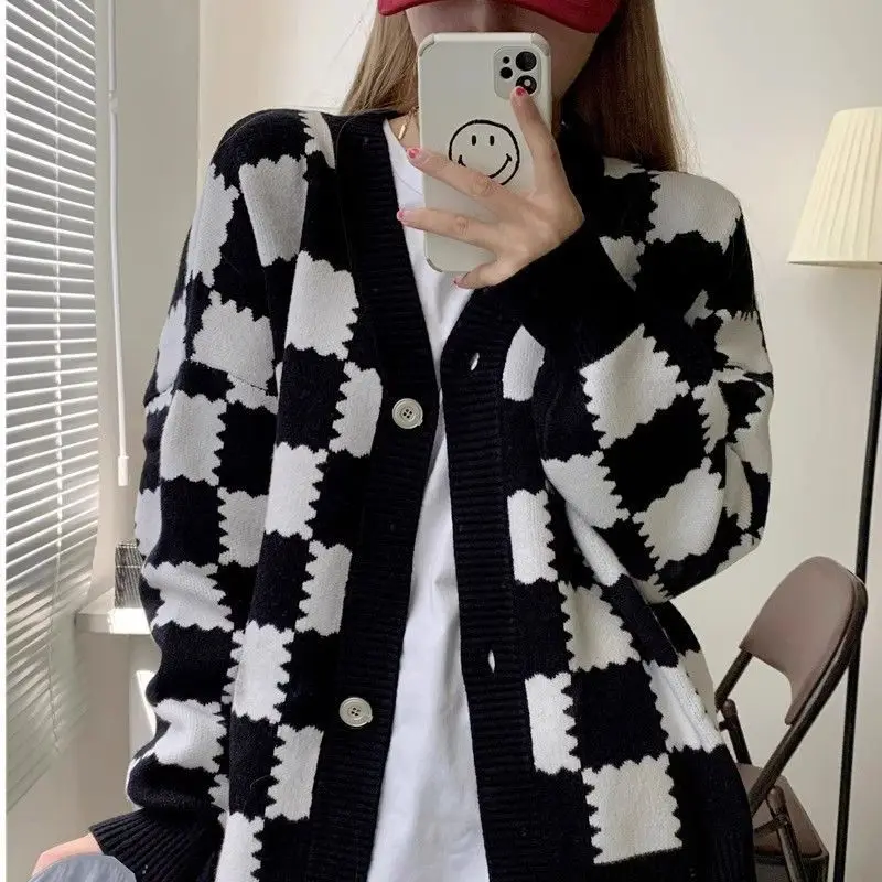 New Style Outerwear Fashionable and Trendy Explosive Style Lazy and Retro Style Knitted Cardigan Plaid Sweater for Women