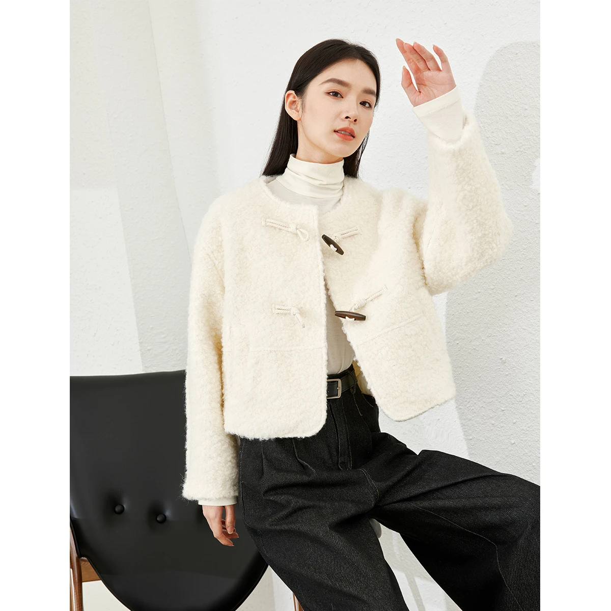 

VIMLY короткие шерстяные пальто женские элегантные абрикосовые куртки с круглым вырезом 2025 зимняя одежда в консервативном стиле утолщенная верхняя одежда на пуговицах с рогами M5588