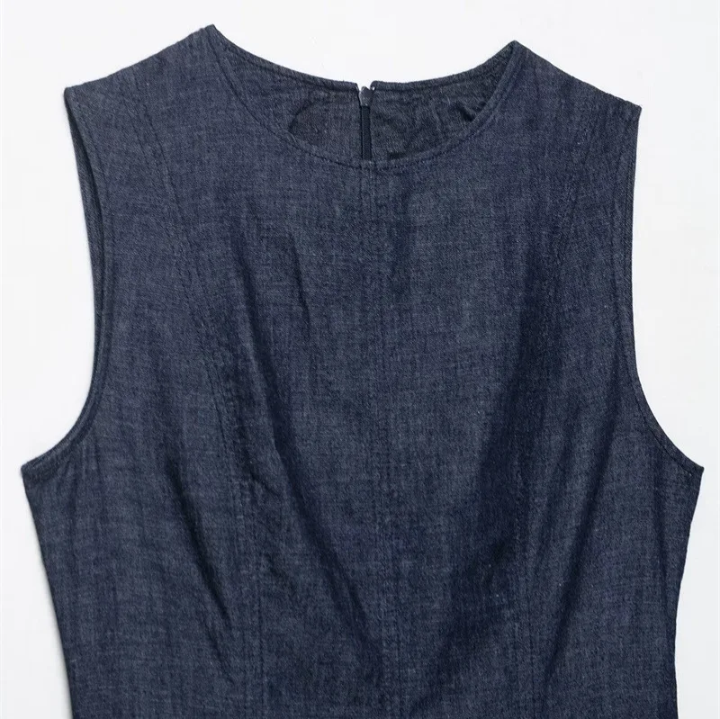 فستان متوسط الطول من قماش الدنيم بتصميم كلاسيكي جديد