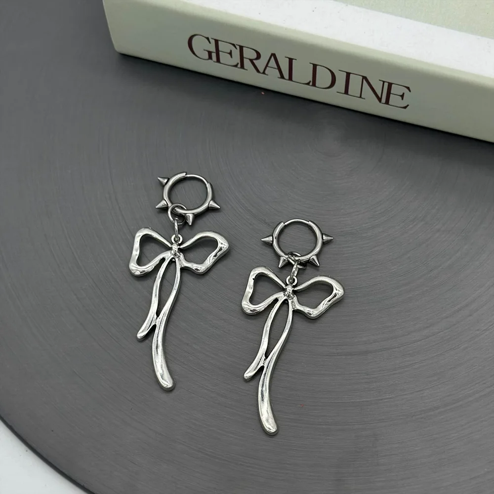 

Punk Retro Rivet Hoop Bowknot Dangle Earrings for Women Goth Grunge Aesthetic Earrings for Egirl Emo Style Jewelry